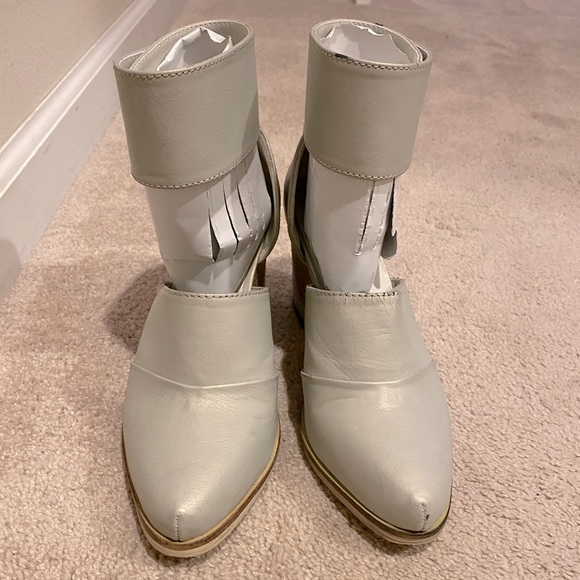 Off-white ankle closed toe heels - Picture 2 of 5